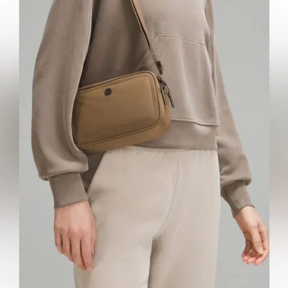 Lululemon Crossbody Camera Bag - Picture 2 of 7